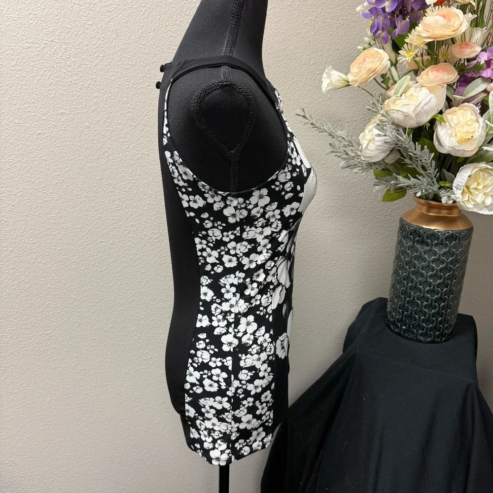 White House Black Market Floral Halter Top XXS | Black White Sleeveless Blouse - Picture 5 of 7